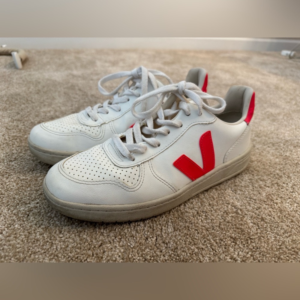Veja white/pink sneakers sz 8.5 (40)